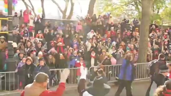 Avril Lavigne Macy's Day Parade 358 - Avril at the Macy s Christmass Parade - Screen Captures by me