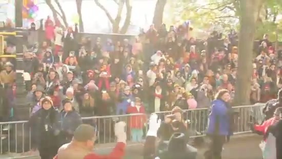 Avril Lavigne Macy's Day Parade 359 - Avril at the Macy s Christmass Parade - Screen Captures by me