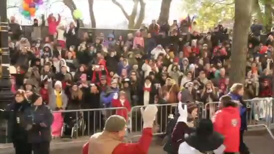 Avril Lavigne Macy's Day Parade 363 - Avril at the Macy s Christmass Parade - Screen Captures by me