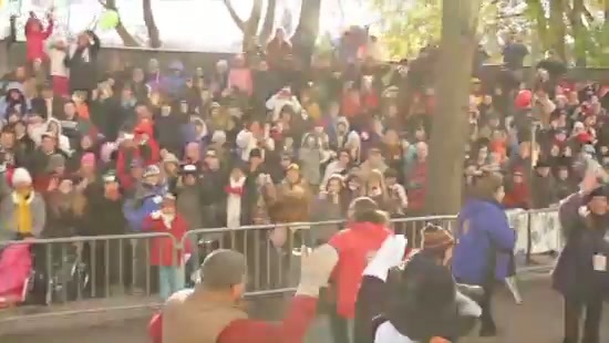 Avril Lavigne Macy's Day Parade 366 - Avril at the Macy s Christmass Parade - Screen Captures by me