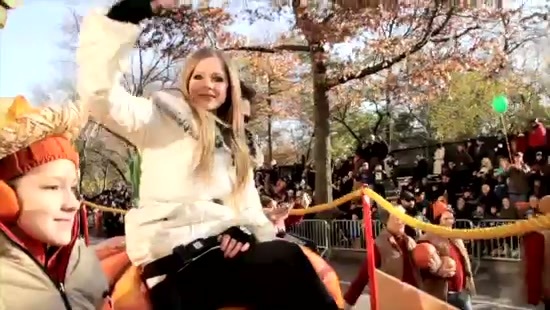 Avril Lavigne Macy's Day Parade 367 - Avril at the Macy s Christmass Parade - Screen Captures by me