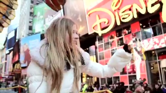 Avril Lavigne Macy's Day Parade 411