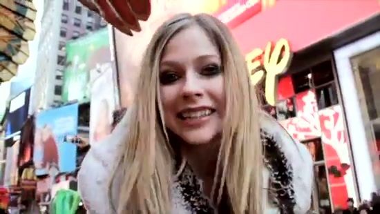 Avril Lavigne Macy's Day Parade 425 - Avril at the Macy s Christmass Parade - Screen Captures by me
