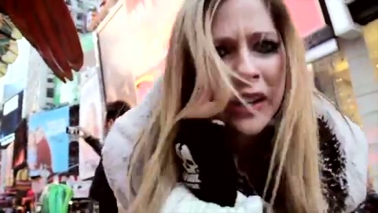 Avril Lavigne Macy's Day Parade 431 - Avril at the Macy s Christmass Parade - Screen Captures by me