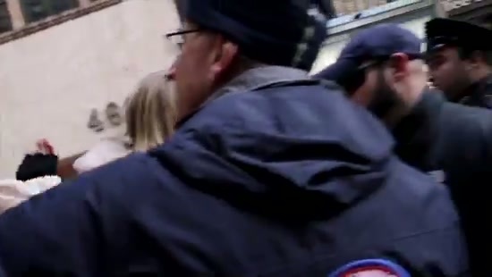 Avril Lavigne Macy's Day Parade 480 - Avril at the Macy s Christmass Parade - Screen Captures by me