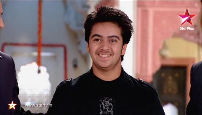 317962_412593225427778_1033753208_n