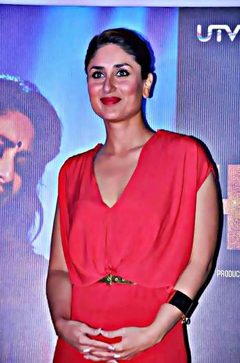 549008_268168156618466_1837304526_n - Kareena Kapoor 2