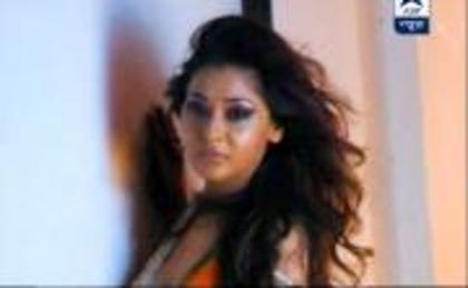 553570_396837257030116_468642831_a - sara khan15