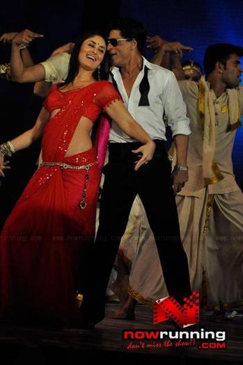 553613_261968943901926_1635147912_n