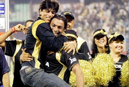 399386_293309417434545_1632522814_n - Shahrukh Khan 3