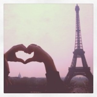 * in camera la Valii .. el nu era acoloo.. *