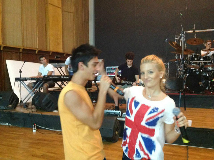 559158_424235620953120_1110801212_n