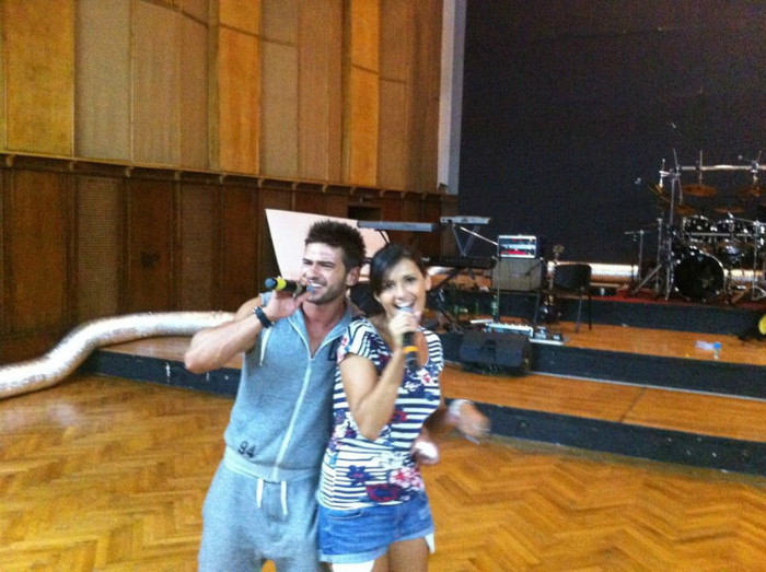 564732_423968357646513_647100055_n