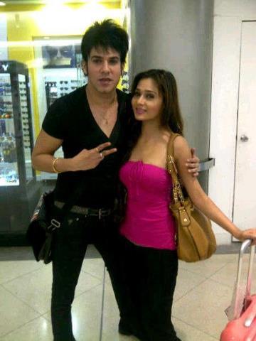 391472_402148393174910_867618058_n - sara khan15