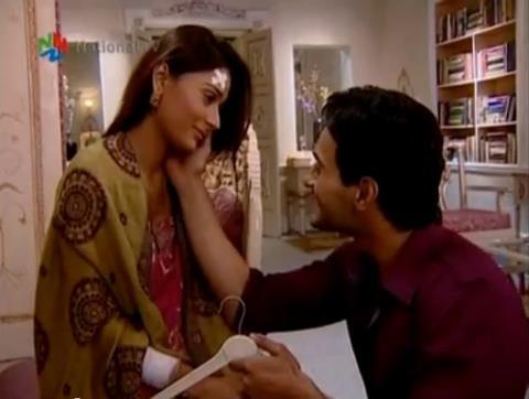 564623_331020216988916_1140710877_n - sara khan15