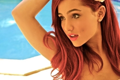 normal_032 - Ariana Grande - Facebook Profile Pictures