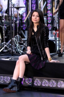 normal_171 - Miranda Cosgrove - 06 09 10 New York NY The Today Show