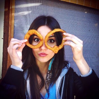 395616_10150567168510832_1598022586_n - Victoria Justice from Victorious Facebook Photos