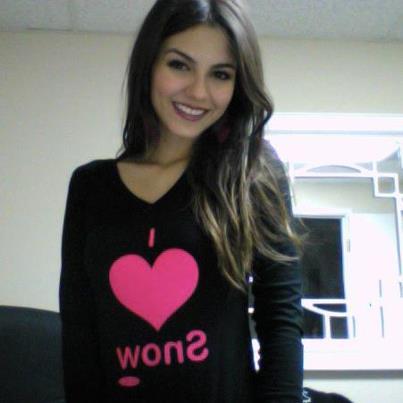 408856_10150626642420832_1208563098_n - Victoria Justice from Victorious Facebook Photos