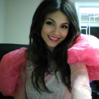 425570_10150631939005832_2013853107_n - Victoria Justice from Victorious Facebook Photos