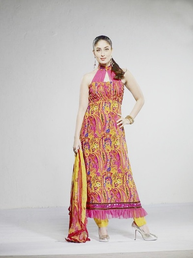 Kareena kapoor - Kareena Kapoor costume indian