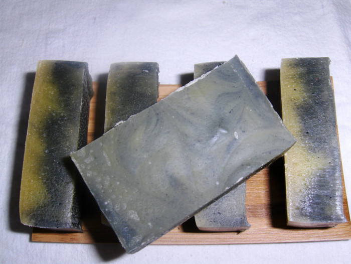 Sapun antiacneic cu castravete, argila verde, carbune, u.e. lamaie si lavanda