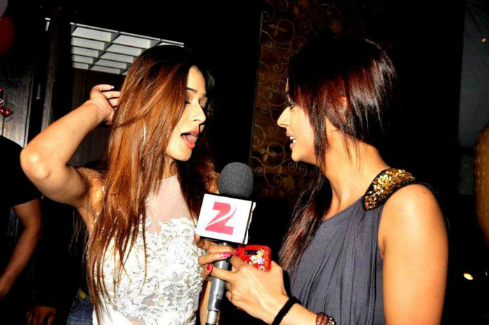 550374_311969748897721_1070914688_n - xxSadhna-Sara Khanxx