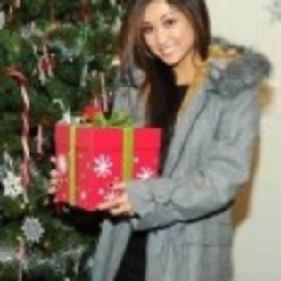Brenda_Song_1261210573_1