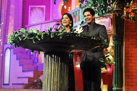 121009062222_307 - Hina Khan