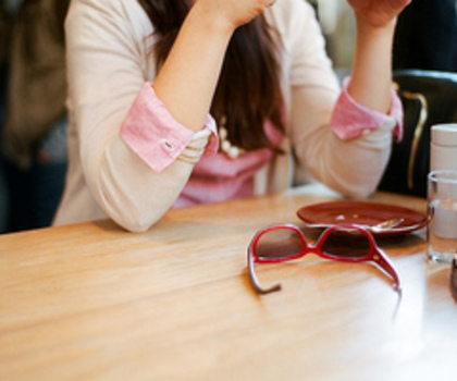 Baiaetii au ajuns jos..Era o gramada de mancare pe masa..Harry s´a repezit sa ia ceva.. - Episodul 13a