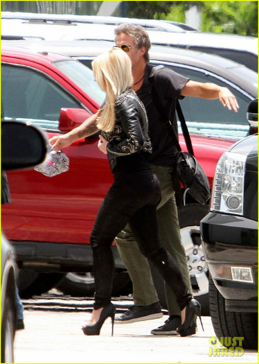 britney-spears-jason-trawick-x-factor-work-continues-02