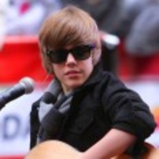 Justin_Bieber_1260102755_1 - Justin Bieber