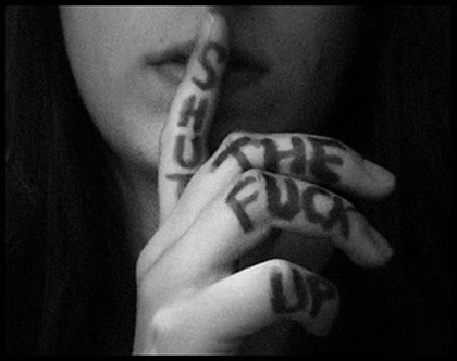 *au ajuns in fata casei lui AJ,se uia pe geam si`l vad pe Punk legat de scaun* - 0 0_o B a n d a - Nebunie adevarata
