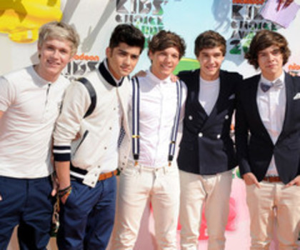 Harry_Styles_Kids_Choice_Awards_2012_v2YW0V7e0til_thumb