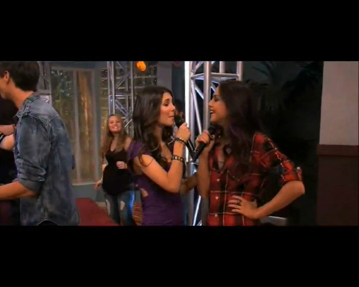 Miranda Cosgrove & Victoria Justice - Leave It All to Shine (Official Music Vide_2012-07-31_12-27-24