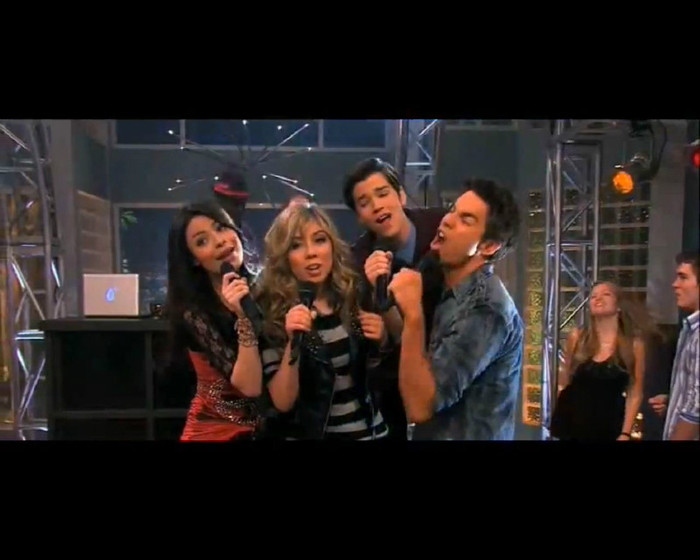 Miranda Cosgrove & Victoria Justice - Leave It All to Shine (Official Music Vide_2012-07-31_12-27-30