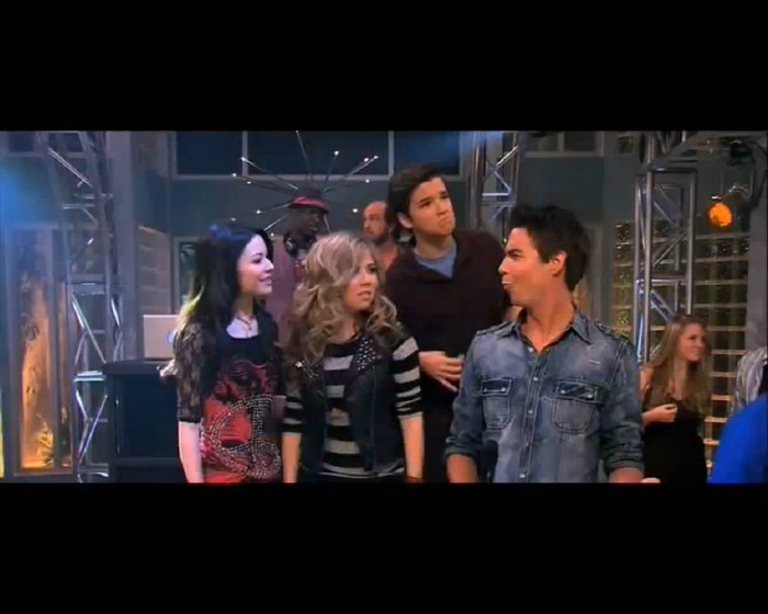 Miranda Cosgrove & Victoria Justice - Leave It All to Shine (Official Music Vide_2012-07-31_12-27-34