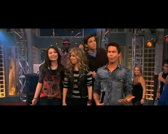 Miranda Cosgrove & Victoria Justice - Leave It All to Shine (Official Music Vide_2012-07-31_12-27-37