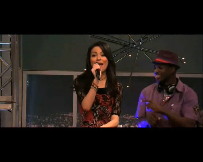 Miranda Cosgrove & Victoria Justice - Leave It All to Shine (Official Music Vide_2012-07-31_12-27-41