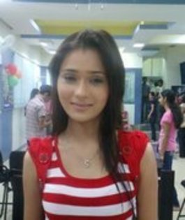 38450636_FRXAFWXZH - sara khan15