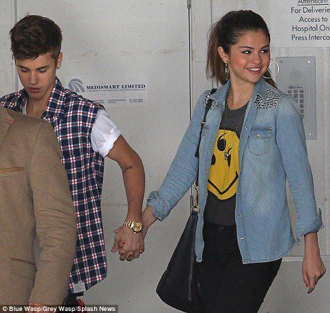 181184_479338305428015_112484965_n - Justin Bieber 5