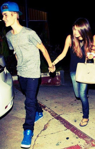 388983_394567923923640_590789146_n - Justin Bieber 5