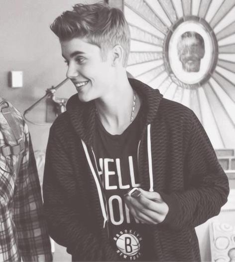 396101_330489680376472_96661362_n - Justin Bieber 5