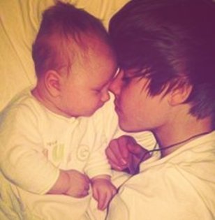 431881_394619327251833_274014726_n - Justin Bieber 5