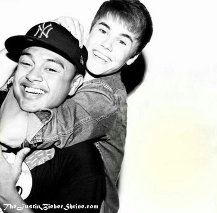 528849_394639300583169_1899241433_n - Justin Bieber 5