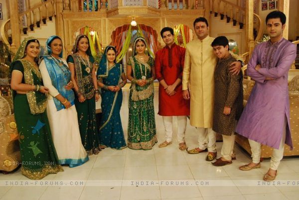 164023-cast-of-ye-rishta-kya-kehlata-hai