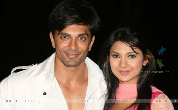 166585-karan-singh-grover-and-jennifer-winget-on-the-sets-of-dill-mill - Dill mill gayye
