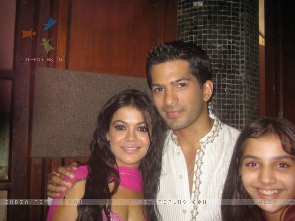 183351-amit-tandon-and-shweta-gulati-photo-from-the-sets-of-dill-mill