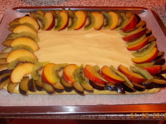 cu gelatina in baimarin - tarta cu fructe2012