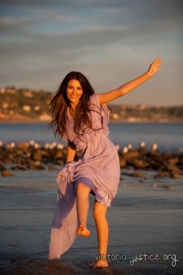 normal_032 - Victoria Justice - Photoshoot 007 - Unknown Photograph